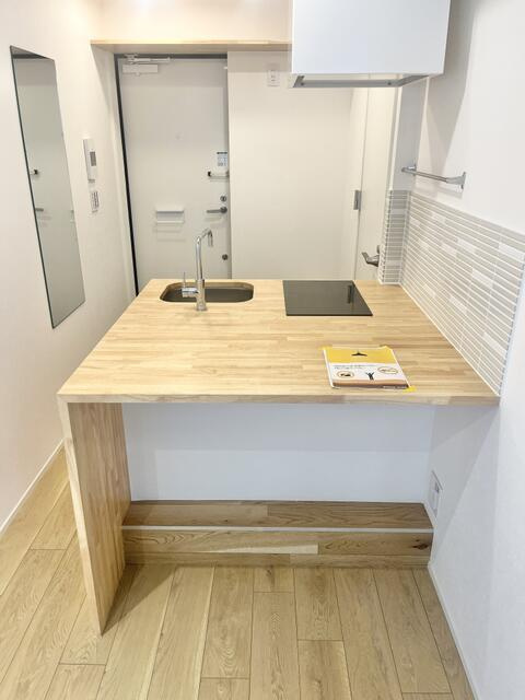 trias144のキッチン|食事スペースとしても使えるカ… 