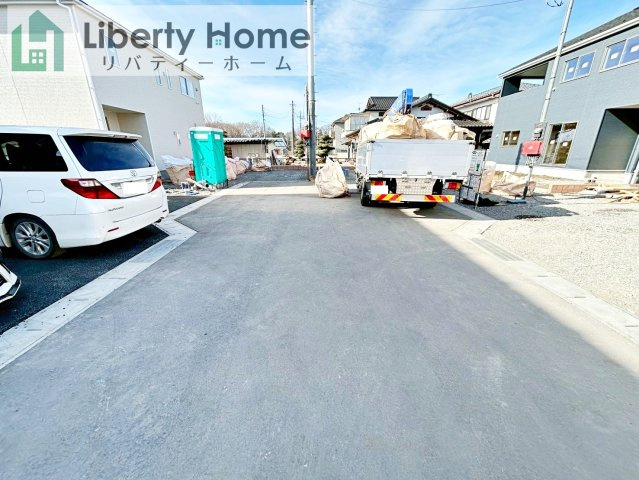 常陸大宮市姥賀町第3　新築戸建　4号棟の前面道路含む現地写真