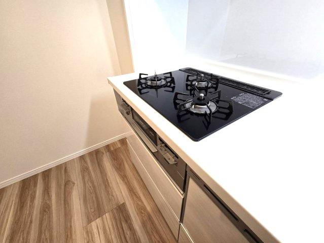 ジョイナス天神タワーのキッチン|三口コンロなので効率よく家事ができますよ♪