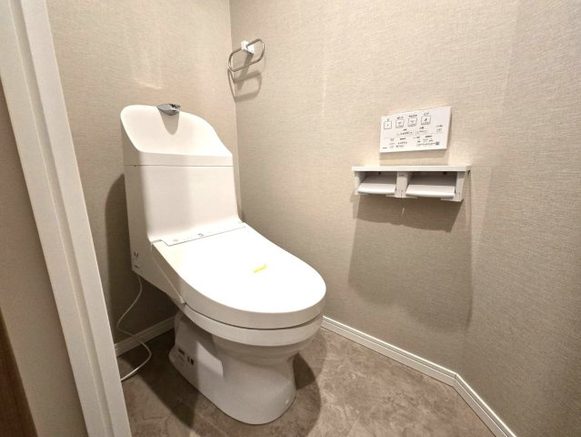 ジョイナス天神タワーのトイレ|
縦型トイレはお掃除などお手入れがしやすく常に清潔に保ちやすいですよ♪