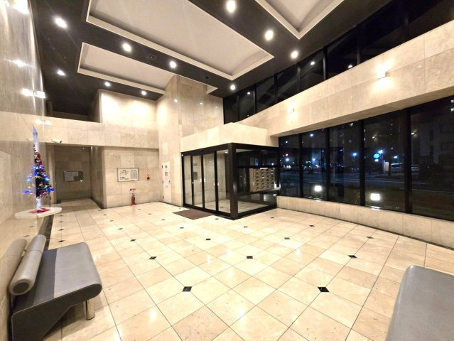 ジョイナス天神タワーのエントランス|綺麗でおしゃれなエントランスです☆毎日帰ってくるのが楽しみになりますね♪