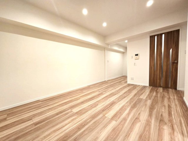 ジョイナス天神タワーの洋室|
家具を配置しやすいリビング。
リビングは1番長く居るお部屋だから、使いやすいことが何より大切☆