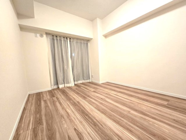 ジョイナス天神タワーの洋室|
全居室フローリング＆収納付き♪
「収納の余裕は心の余裕」というお家探しの格言もあるんですよ！