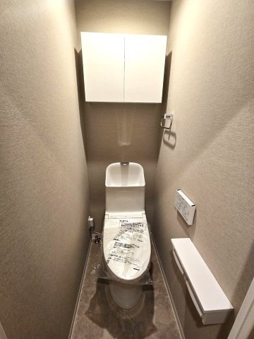 高宮オークマンションのトイレ|縦型トイレはお掃除などお手入れがしやすく常に清潔に保ちやすいですよ♪