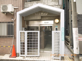 【エントランス】 | 清廉とされたエントランスになっています。
