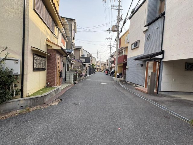 春日町　中古一戸建ての前面道路含む現地写真|■物件内覧・資金計画相談・住宅ローン相談、リフォーム相談、お問合せ受付中■
※当日・翌日のご内覧、ご相談はお電話でのお問合せがスムーズです！
