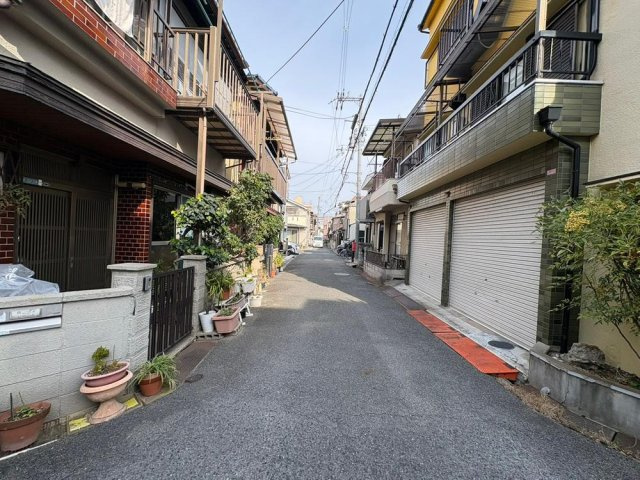 春日町　中古一戸建ての前面道路含む現地写真|■物件内覧・資金計画相談・住宅ローン相談、リフォーム相談、お問合せ受付中■
※当日・翌日のご内覧、ご相談はお電話でのお問合せがスムーズです！