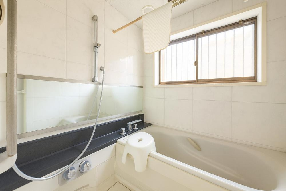 春日町　中古一戸建ての浴室|ユニットバス
■物件内覧・資金計画相談・住宅ローン相談、リフォーム相談、お問合せ受付中■
※当日・翌日のご内覧、ご相談はお電話でのお問合せがスムーズです！