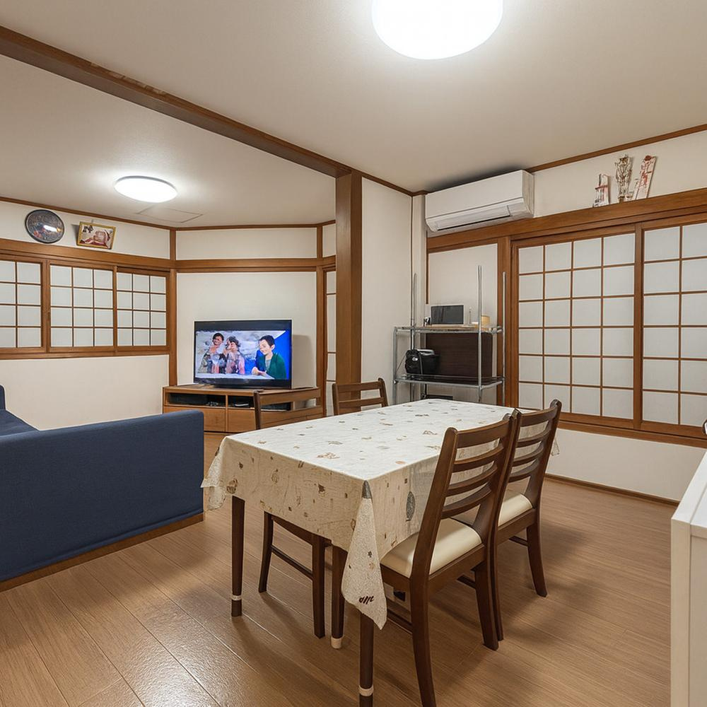 春日町　中古一戸建ての居間・リビング|LDK13.5帖
■物件内覧・資金計画相談・住宅ローン相談、リフォーム相談、お問合せ受付中■
※当日・翌日のご内覧、ご相談はお電話でのお問合せがスムーズです！