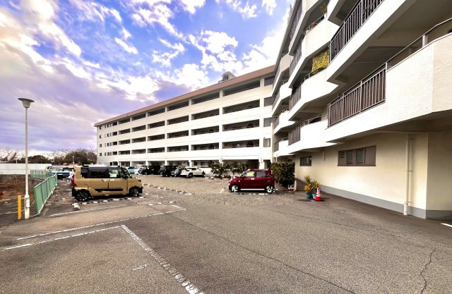 夙川台サンハイツD棟の外観|落ち着いた雰囲気の外観です