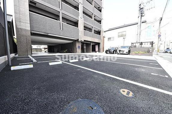 アクタス福岡県庁前グラシア の駐車場
