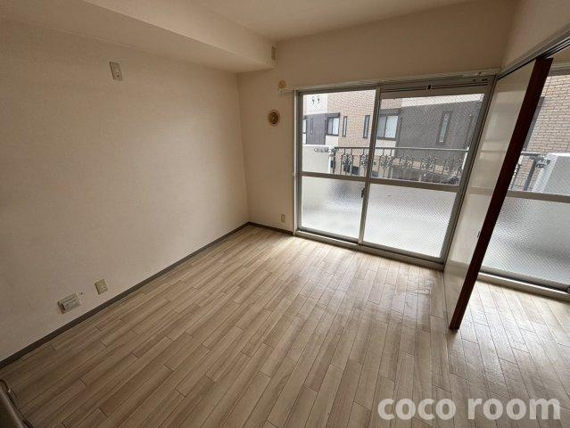 メゾンラフィネの居間・リビング