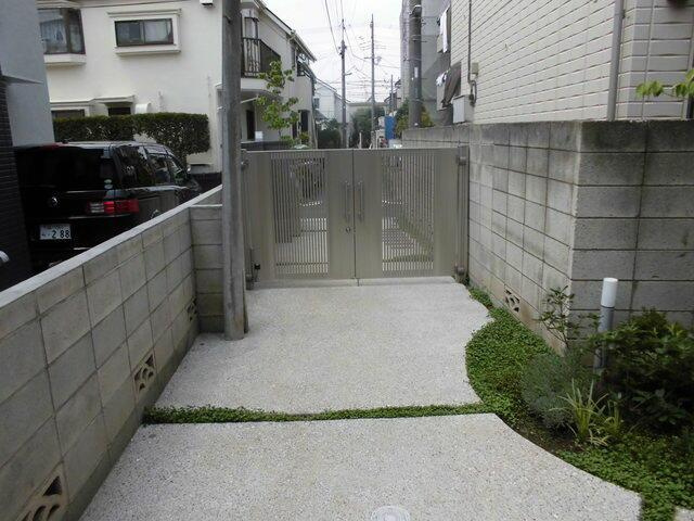アストル学芸大学のエントランス
