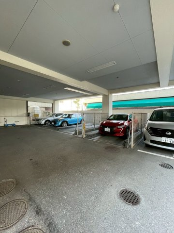 アバンダント21の駐車場