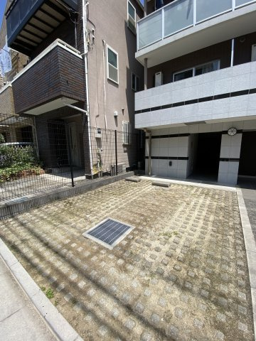 プレール・ドゥーク住吉Ⅲの駐車場