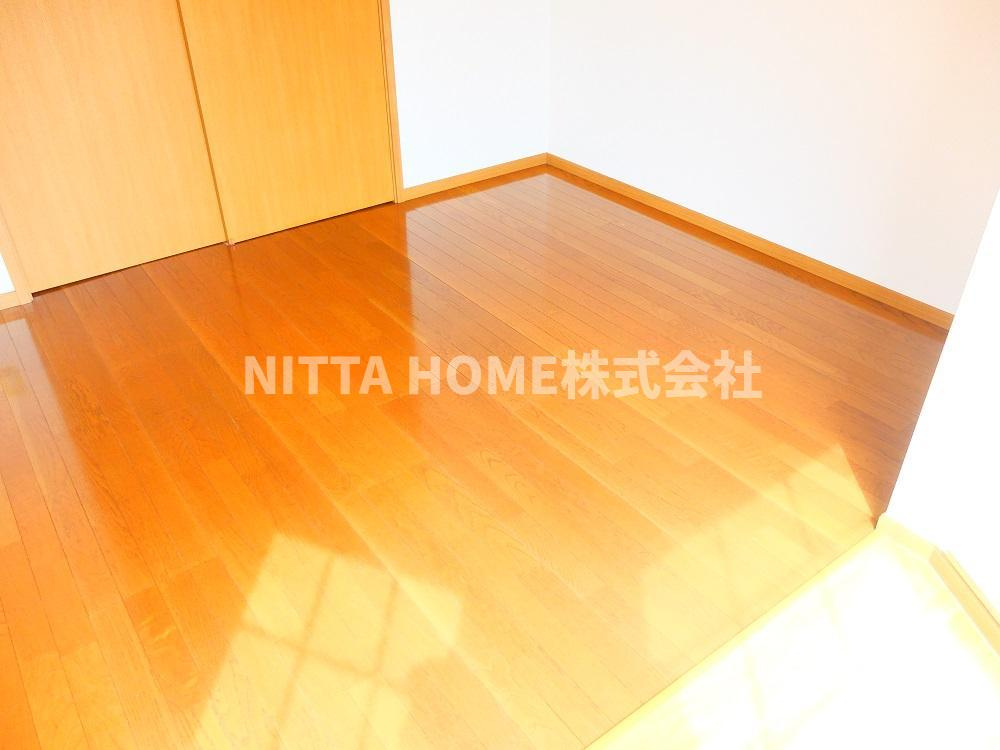 メゾンソレイユＢの寝室|こちらの洋室は６帖です♪