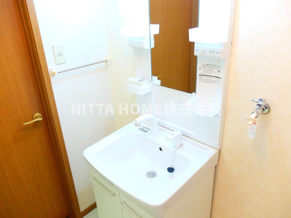 メゾンソレイユＢの洗面所|洗髪洗面化粧台が付いています＊