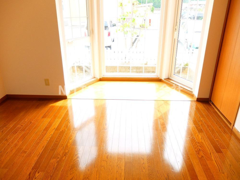 メゾンソレイユＢの洋室|7帖の洋室です☆彡