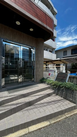 アウローラマンションのエントランス