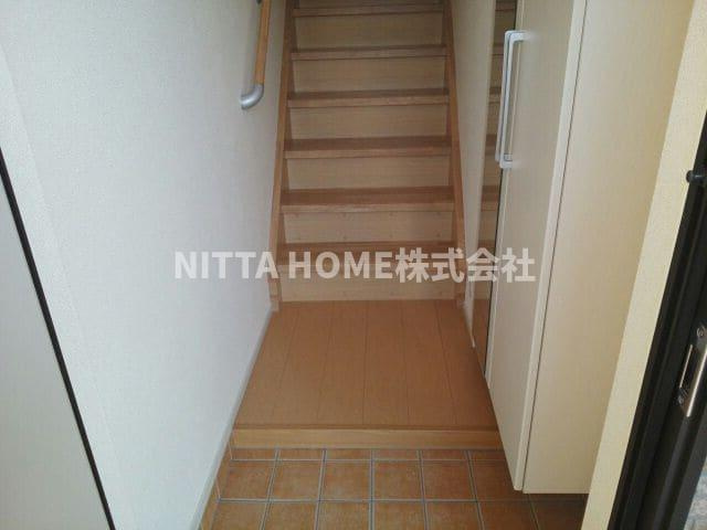 ブライトハウスⅥ　Ａ棟の玄関|玄関にはシューズボックス設置済み◎