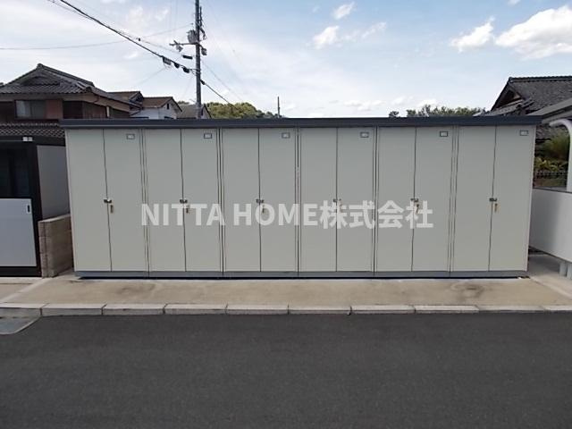 ブライトハウスⅥ　Ａ棟の設備|スタットレスタイヤの収納に便利な外部物置★
