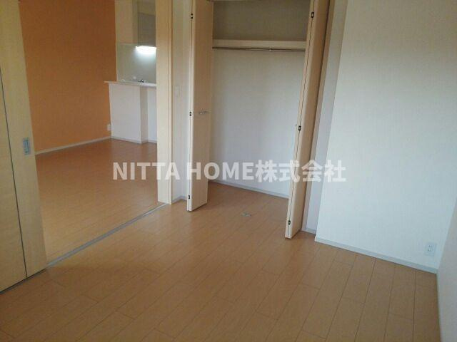 ブライトハウスⅥ　Ａ棟の居間・リビング|リビング１０．９帖あります☆