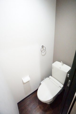 【トイレ】 | ヴィラ・アヴェニューⅠ | ※同物件・反転タイプの写真です。