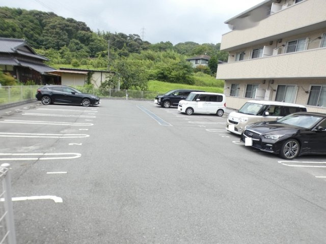 アンベリールの駐車場