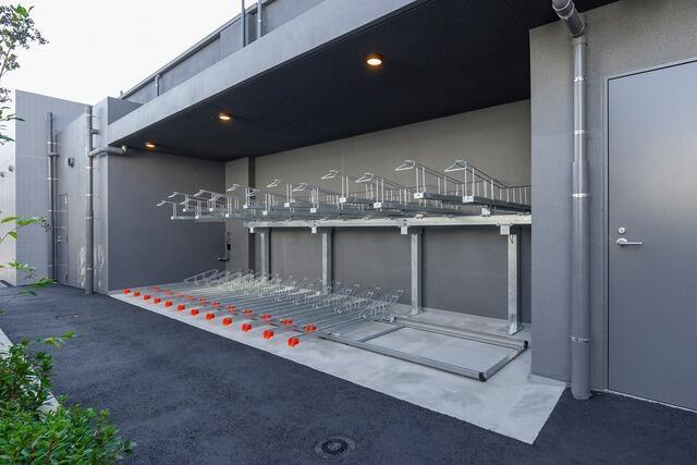アジールコート都立大学の駐車場