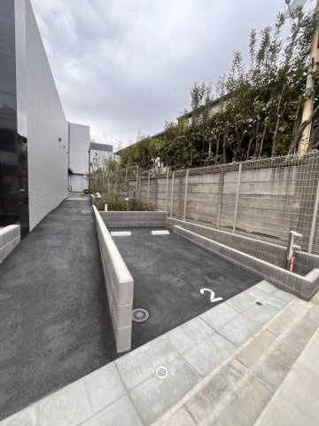 アジールコート都立大学の駐車場