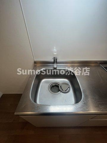 アトリオフラッツ三軒茶屋Northのキッチン|コンパクトなキッチンで掃除もラクラク