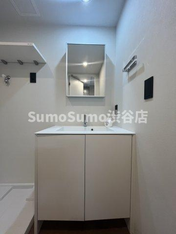 アトリオフラッツ三軒茶屋Northの洗面所|ゆったりとスペースのある洗面所