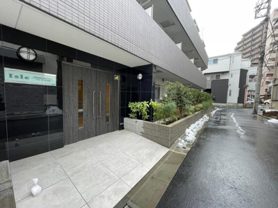 【エントランス】 | アイルプレミアム向島 | 清潔なエントランスです