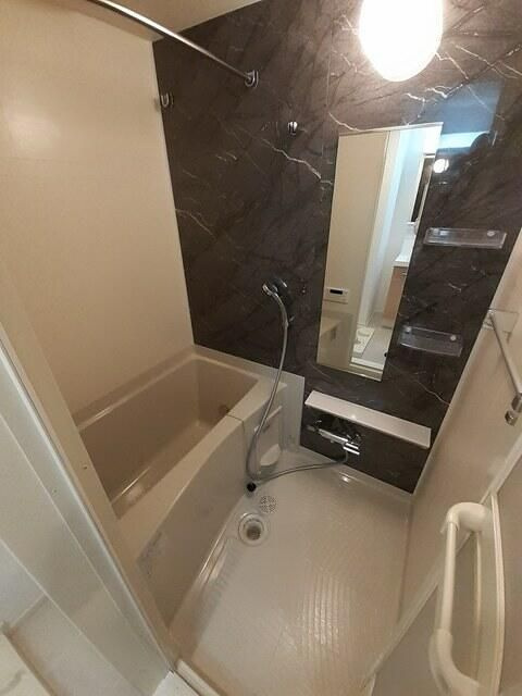 スアヴィス舎人の浴室