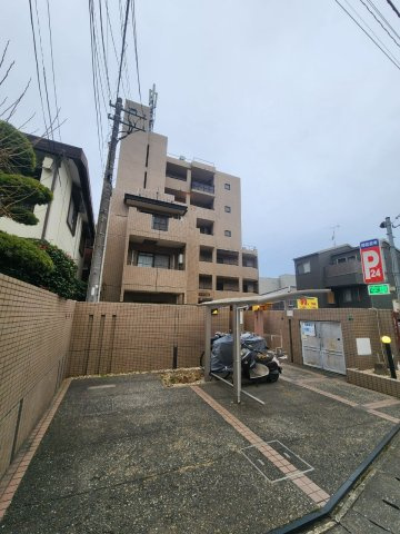ヴァリエ南福岡の駐車場