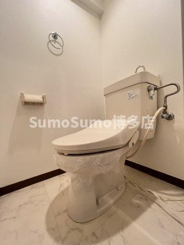 イング大宮のトイレ|落ち着いた色調のトイレです