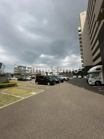 アルファステイツ箱崎の駐車場