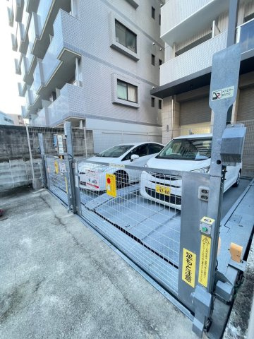 アプロ住吉レジデンスの駐車場
