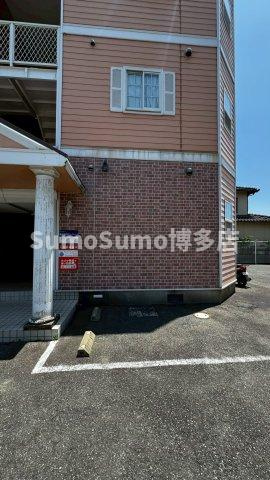 アマン下山門Ａ棟の駐車場|車をお持ちの方に嬉しい駐車場付きの物件です