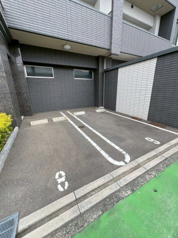 アルティメゾン博多の駐車場
