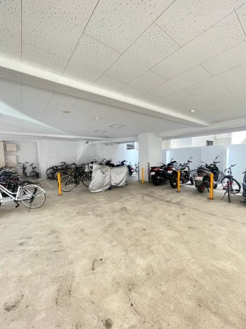 アリビオ天神南の駐車場