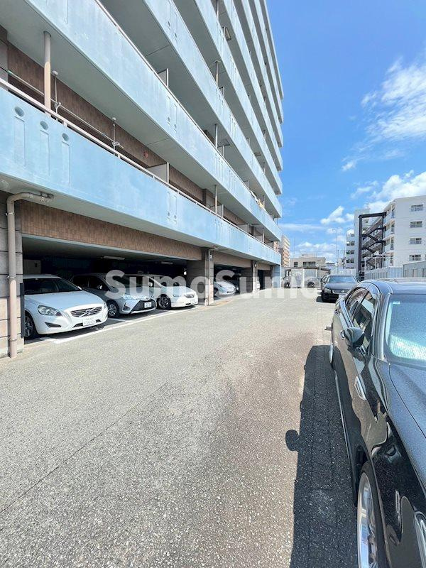 ウィステアリア博多東の駐車場