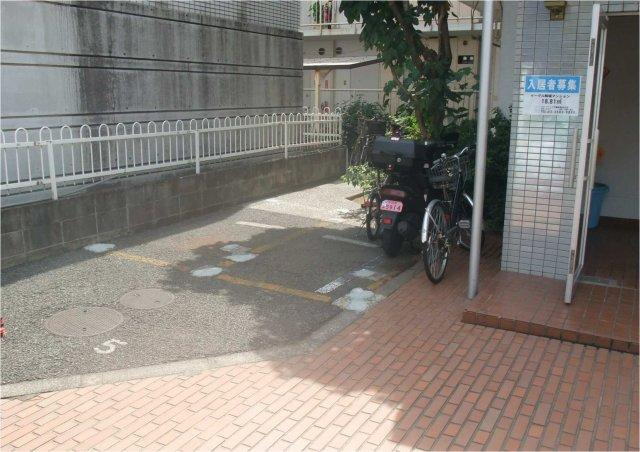 イーグル駒場マンションのエントランス
