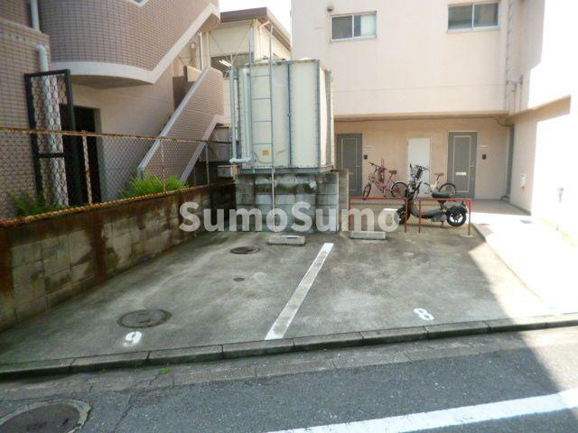 アリエス室見の駐車場