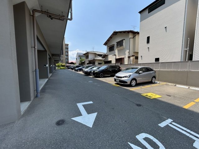 アルファステイツ姪浜の駐車場