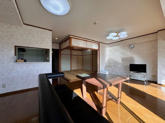 【居間・リビング】 | サニークレスト伊東壱番館　8階