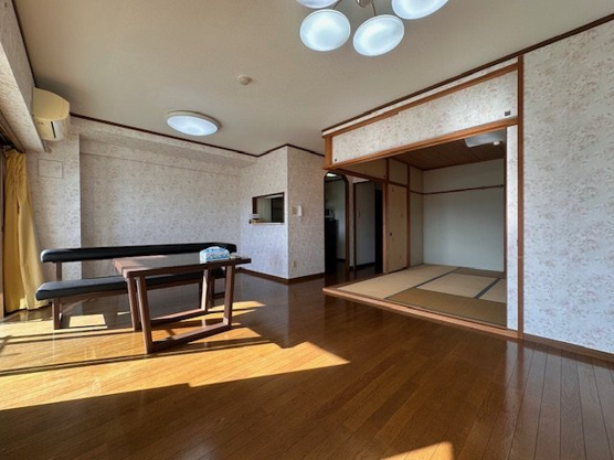 【居間・リビング】 | サニークレスト伊東壱番館　8階