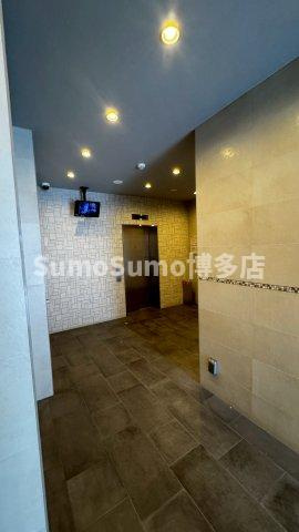 アルティザ博多駅前のロビー|ゆとりのあるロビーです