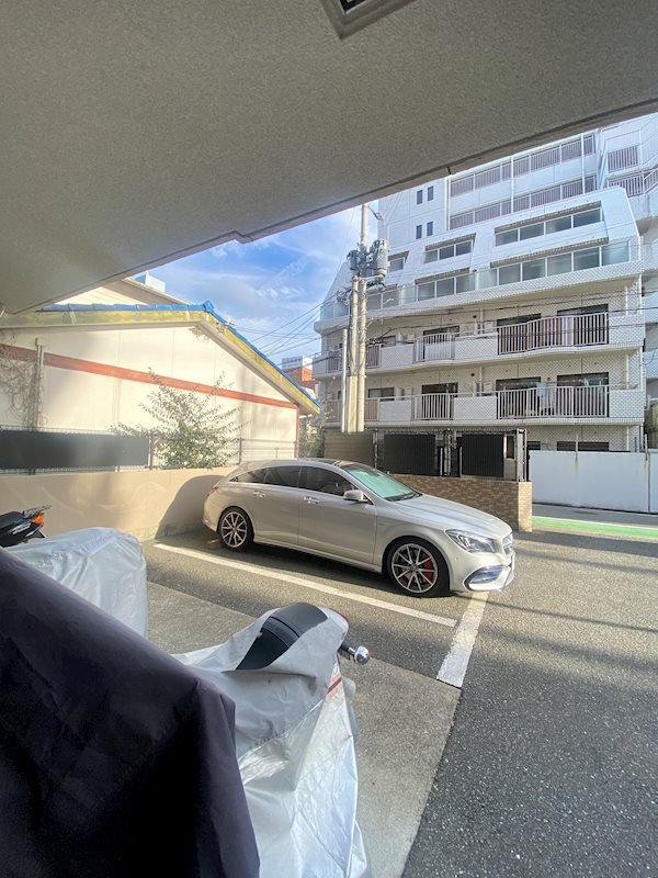 アンジェール高砂の駐車場