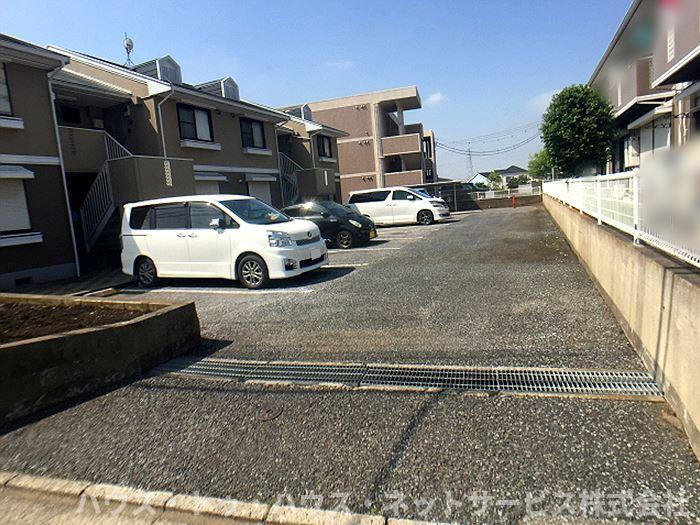 ロイヤルタウン泉　Ｃの駐車場